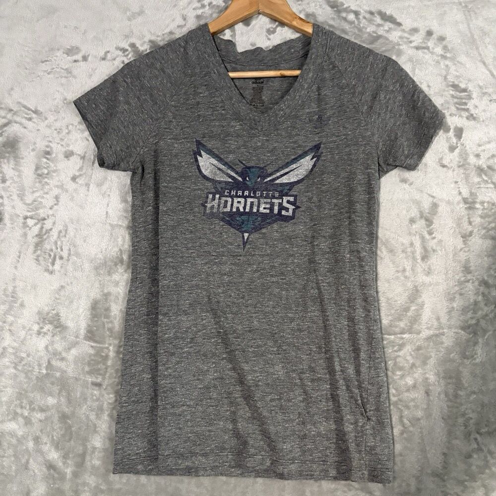 Charlotte Hornets Adidas V-Neck Tee Women’s Large Gray NBA Basketball Fan Shirt